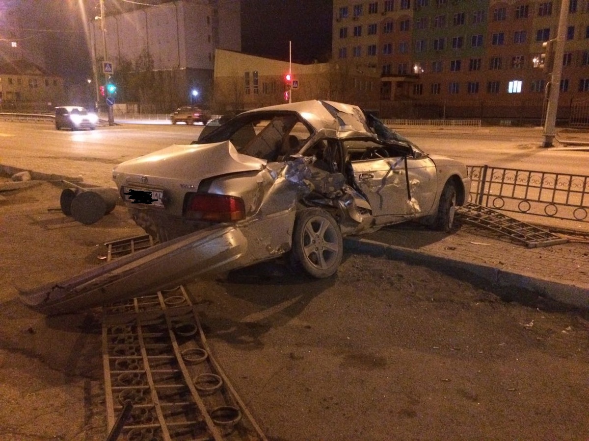 В Якутске автобетономешалка врезалась в легковой автомобиль (+видео)