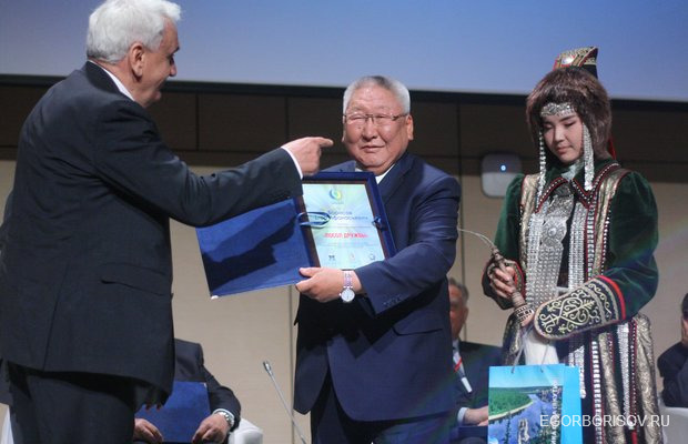 Глава Якутии удостоен евразийской премии народного признания «Посол дружбы»