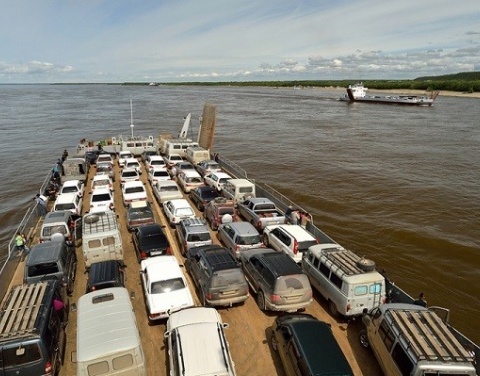 Движение паромов на реке Лена  из-за отсутствия видимости временно приостановлено