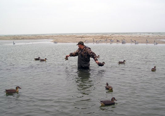 Служба спасения Якутии поздравляет всех охотников с открытием охотничьего сезона на водоплавающую дичь