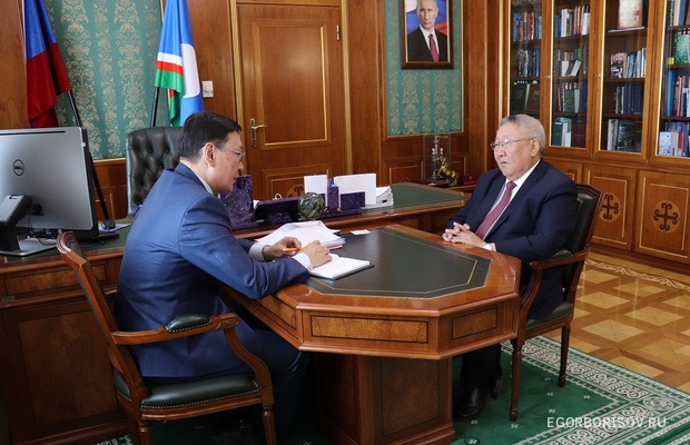 Глава Якутии проконтролировал ход подготовки школ республики к выпускным экзаменам