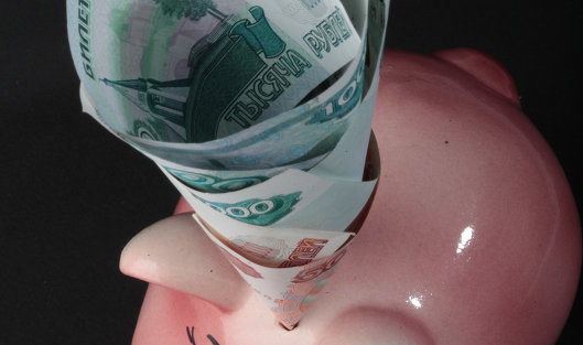 Экономят даже богатые: расходы россиян упали до минимума за 5 лет