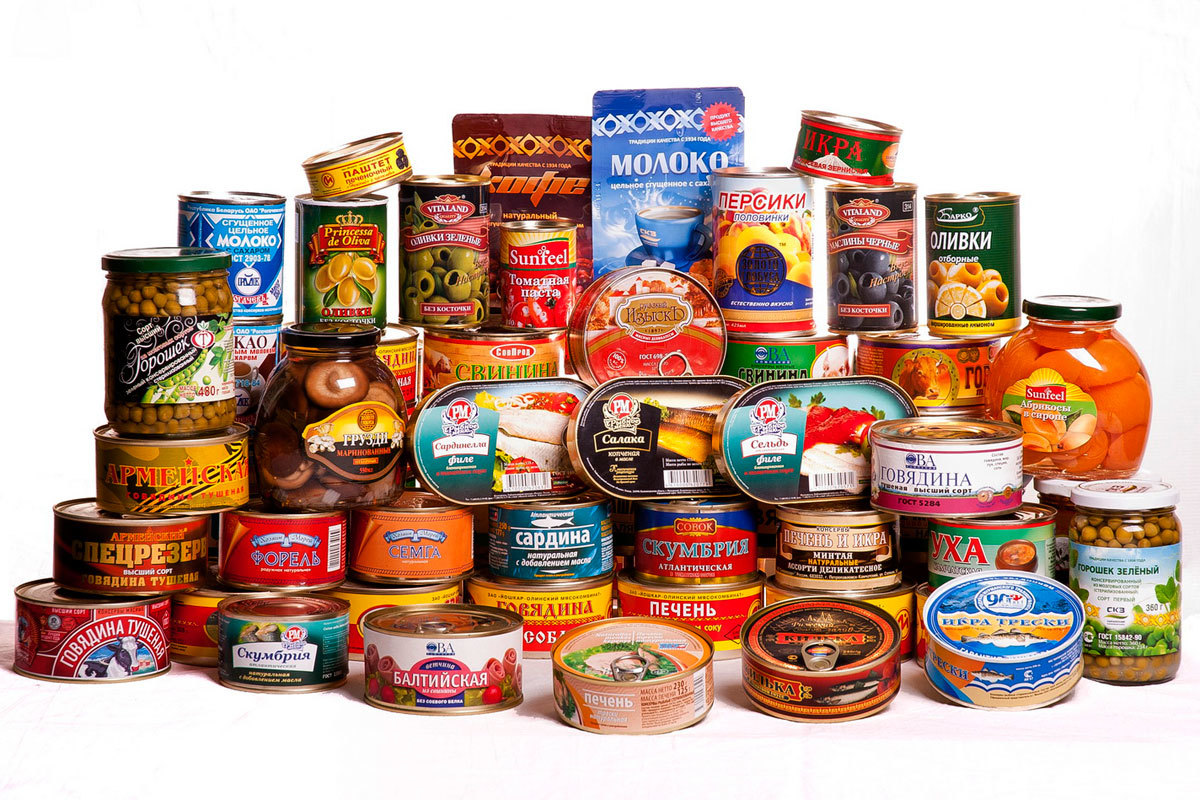 В Якутии грузчик продал через Интернет 8000 банок похищенных консервов