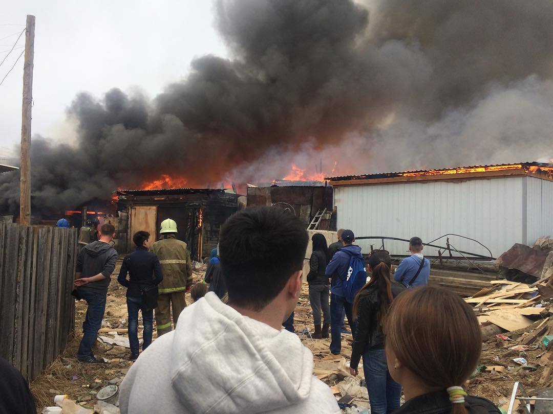 В Якутске в пожаре погибла женщина. Семье нужна помощь