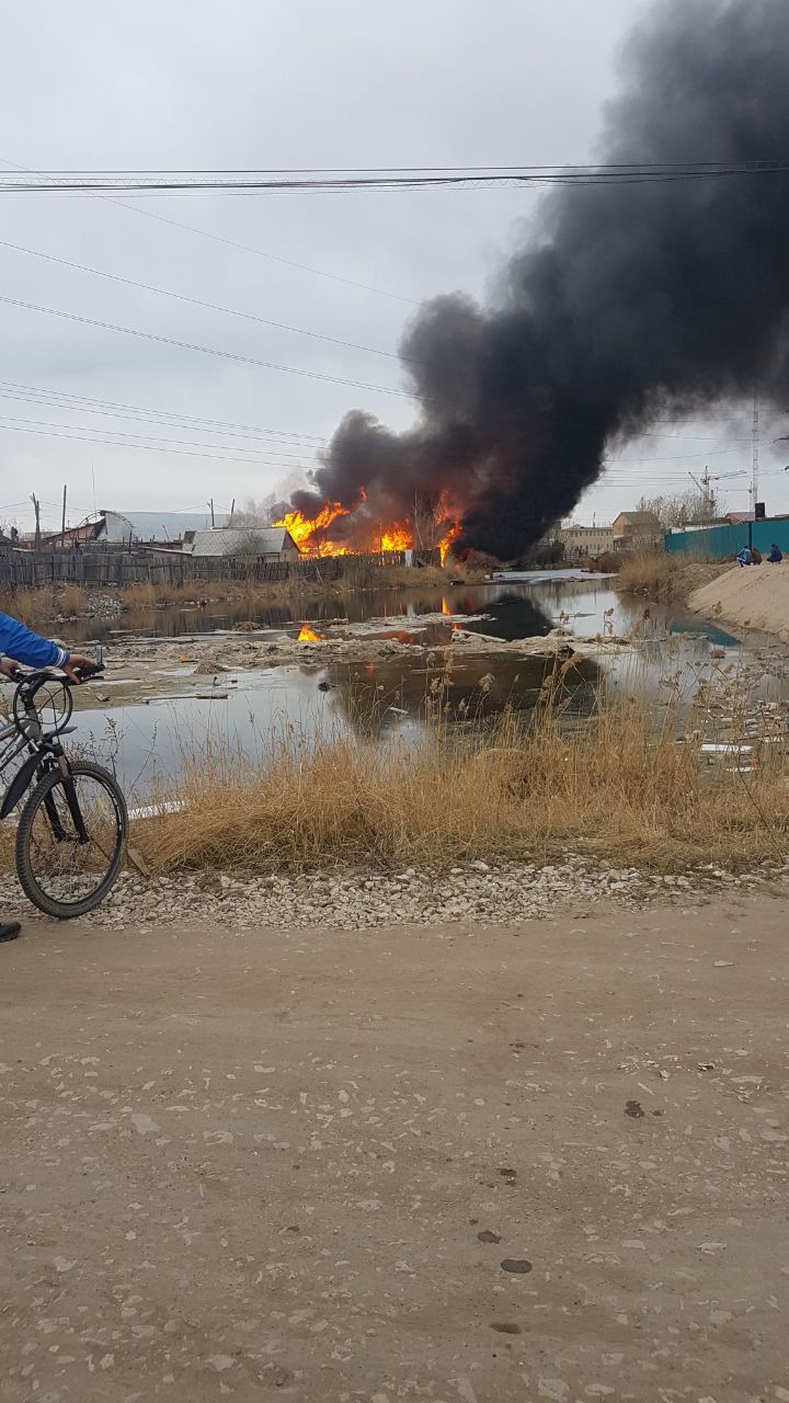 Якутск в огне: в городе произошло сразу несколько пожаров