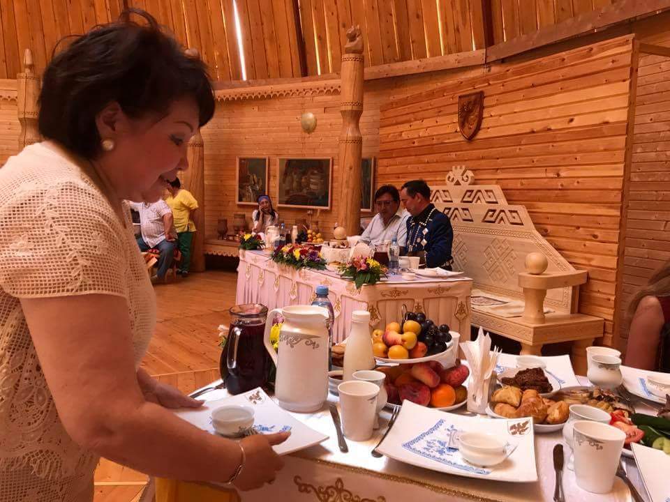 Чем угощали гостей в вип-урасе на Ысыахе Туймаады