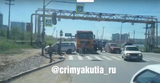 В Якутске на пешеходном переходе сбили девушку (+видео)