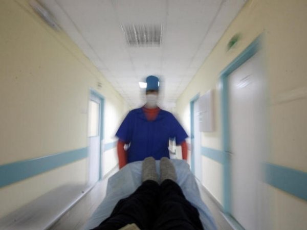 В Якутии следователи информацию о смерти пожилого мужчины на лестнице в медучреждении