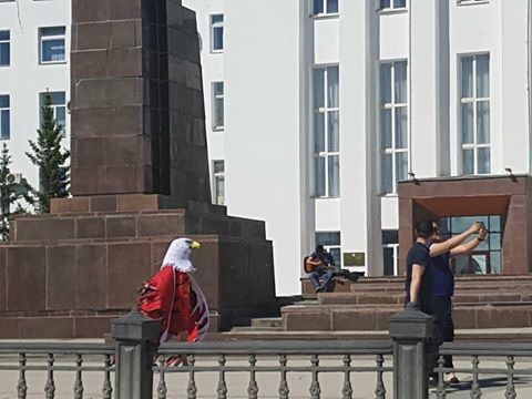 Фотовзгляд: По улицам Якутска ходит Бердмен