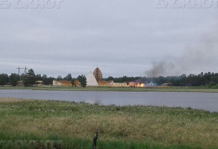 В Вилюйске сожгли урасу Ил Тумэна