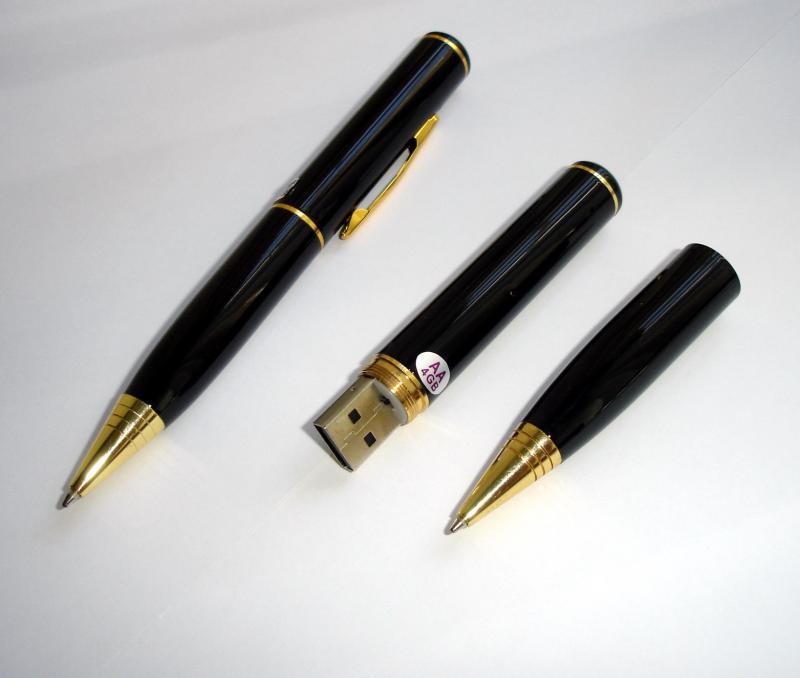 Жителя Якутска будут судить за попытку приобрести авторучку с видеокамерой