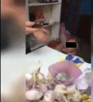 Следком проверяет информацию об удержании ребенка продавцом овощного киоска в Якутске