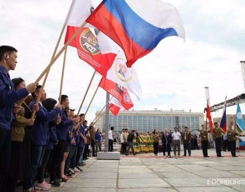 Егор Борисов дал старт летнему трудовому сезону студенческих строительных отрядов Якутии