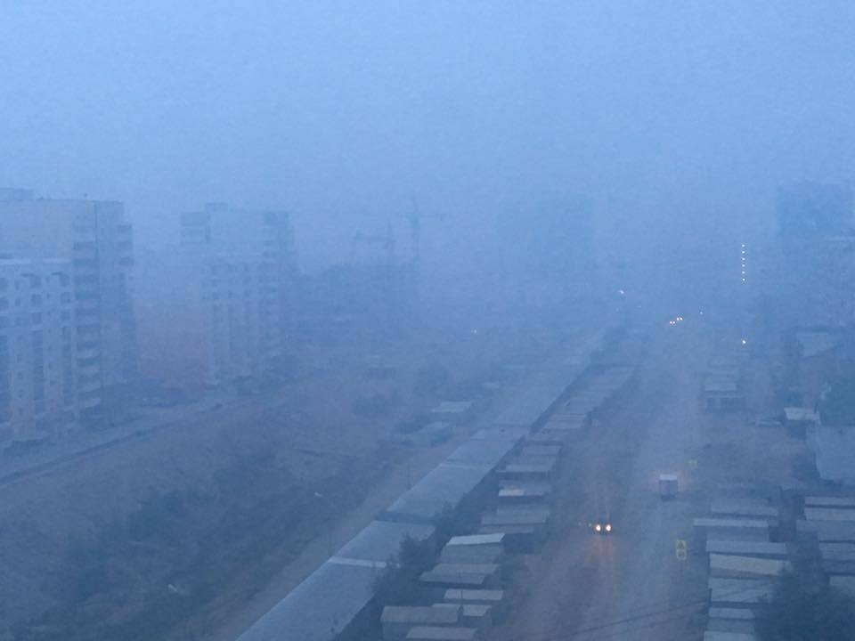 Воскресным вечером Якутск опять заволокло дымом