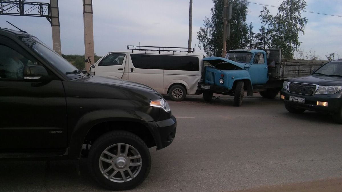 Фотовзгляд: В Якутске столкнулись четыре автомобиля
