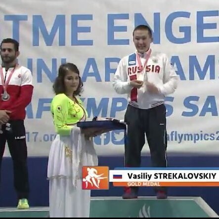 Егор Борисов поздравил чемпиона Сурдлимпийских игр Василия Стрекаловского