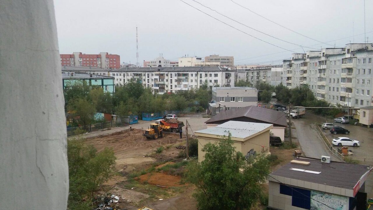 Некомфортная городская среда. Жители двора в Якутске против строительства подстанции в зеленой зоне