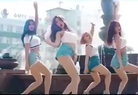Корейские девушки танцуют на площади Якутска (+видео)