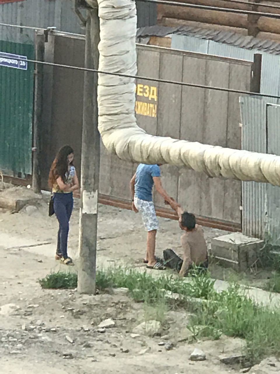 В Якутске на помощь лежавшему мужчине пришли только через четыре часа