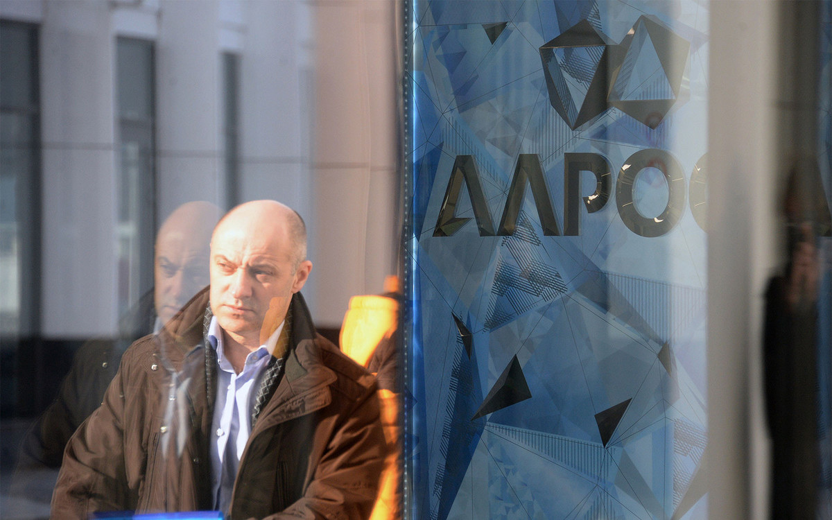 Спецслужбы ищут следы пропавших алмазов в "дочке" "Алросы"