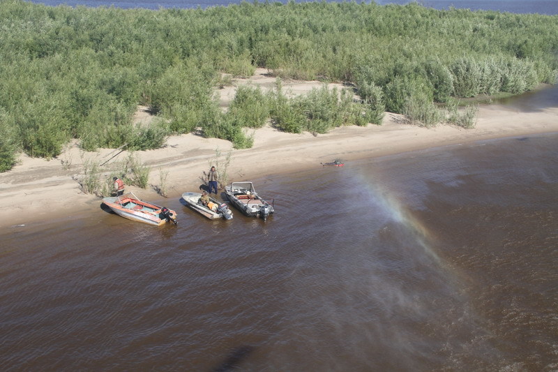 В Намском районе найдены двое живых и двое погибших пассажиров перевернувшейся лодки. Поиски продолжаются