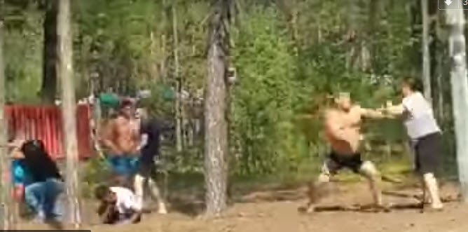 Драку в туристическом комплексе "Булуус" сняли на видео