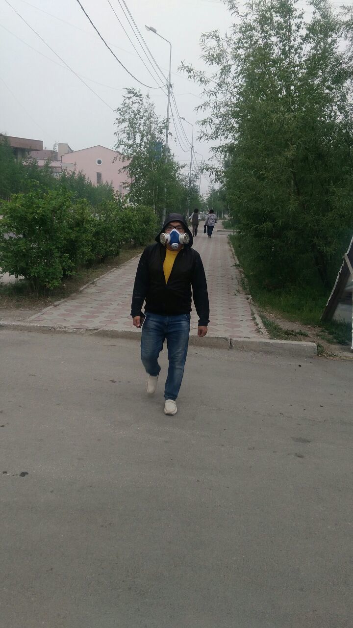 В Якутске на улицах появились люди в респираторах