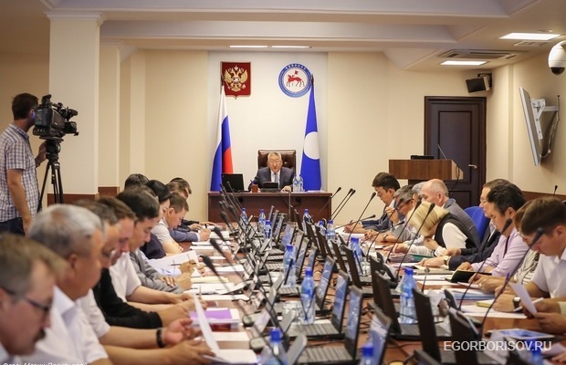 Егор Борисов дал поручения по итогам поездки в Среднеколымский улус