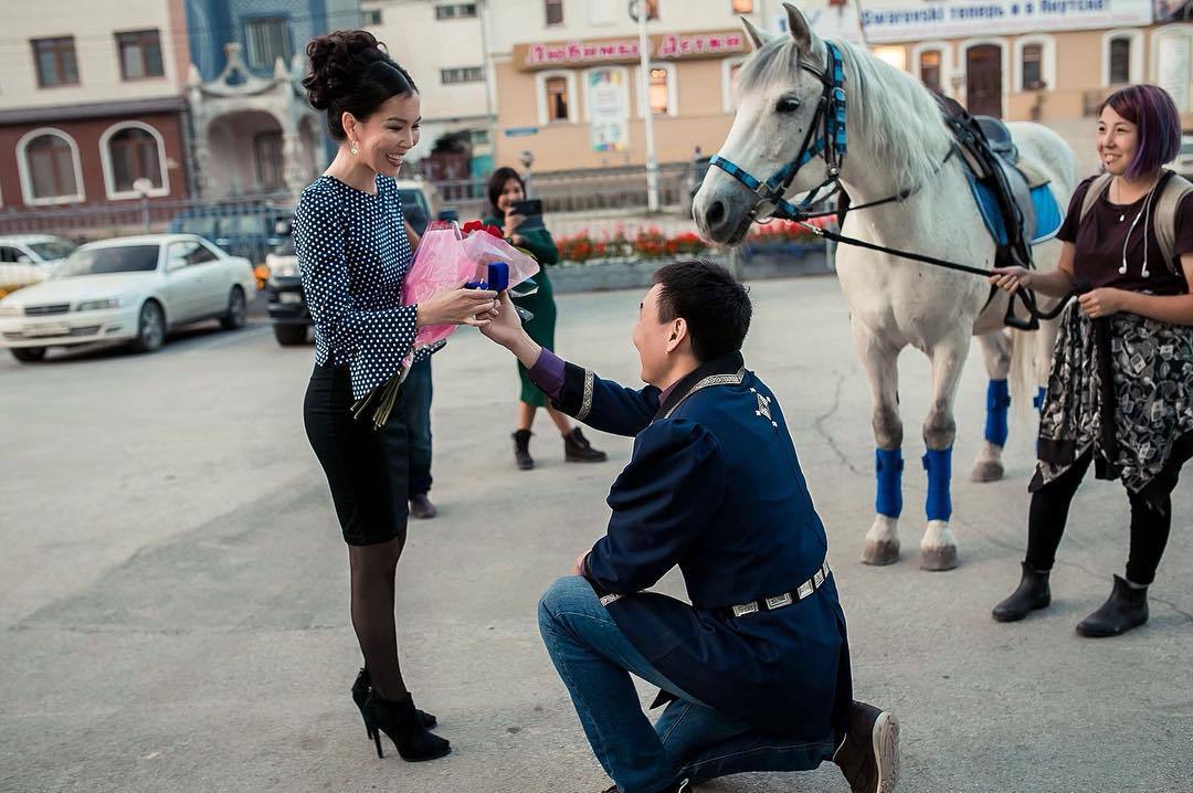 Фотовзгляд: Предложение руки и сердца в романтической обстановке в Якутске