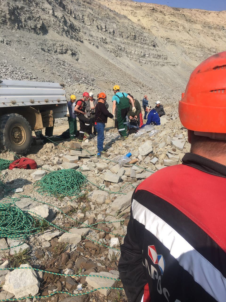 На руднике "Мир" продолжается поисково-спасательная операция
