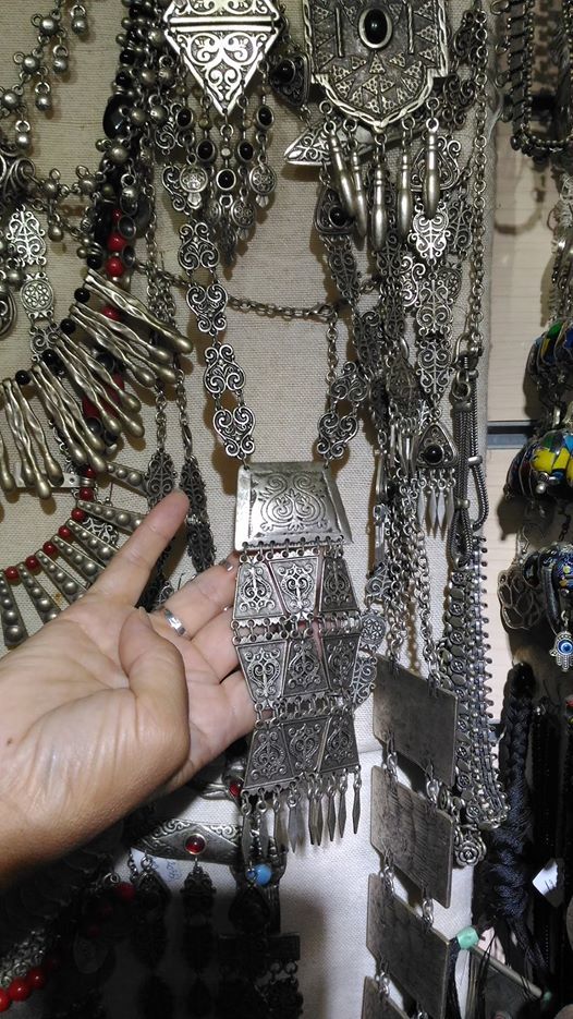 Фотовзгляд: На рынке в Рабате продают марокканские украшения с якутским узором