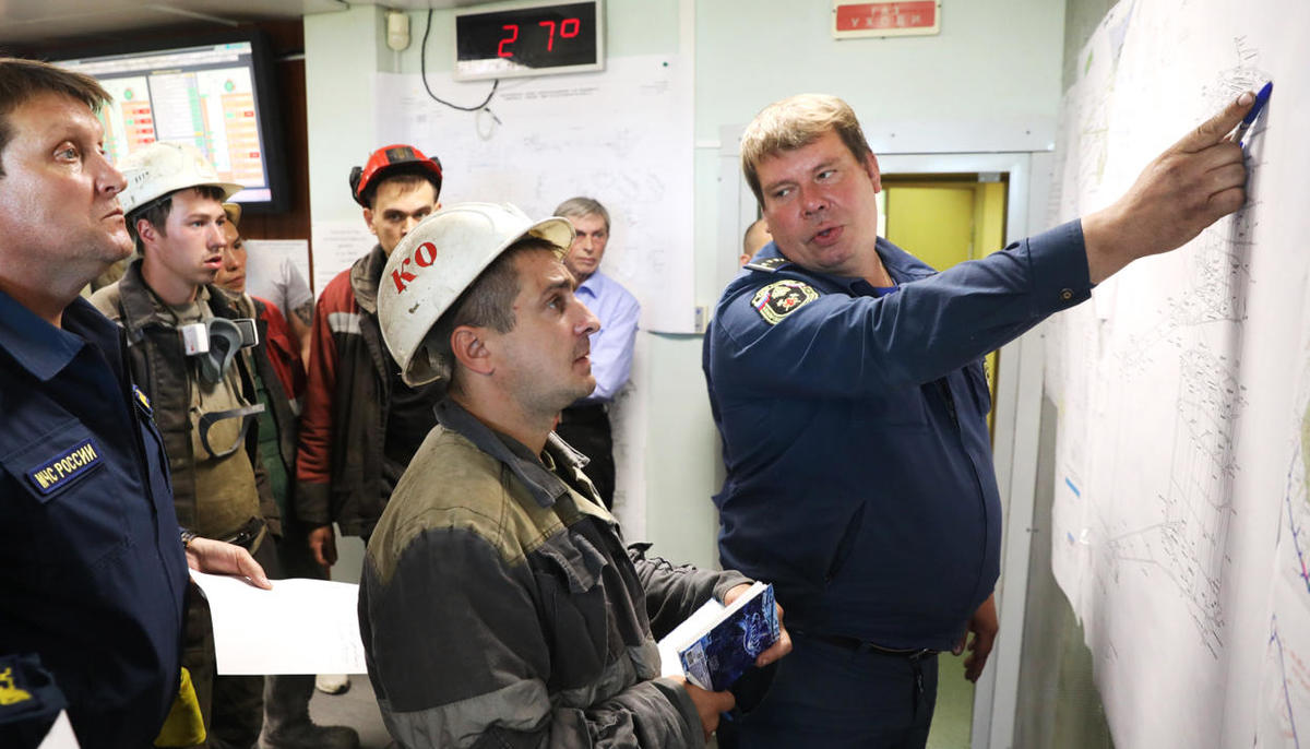 Родственники шахтеров, пропавших без вести на руднике «Мир» в Якутии, встретились с представителями «Алросы». Расшифровка разговора