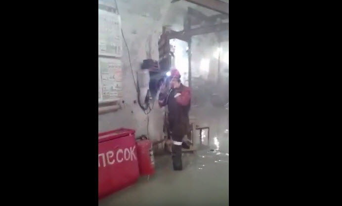 Видео затопления насосной станции на руднике "Мир" в Якутии