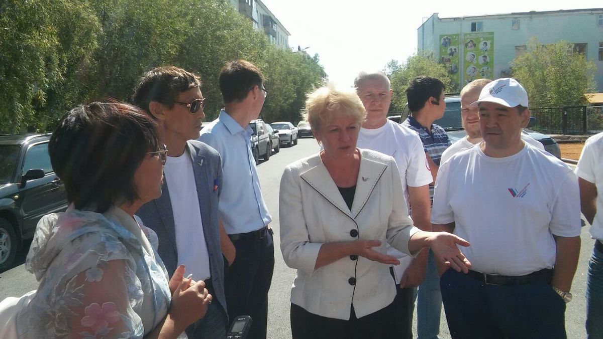 Визит члена Центрального штаба ОНФ Светланы Калининой во двор Якутска обернулся скандалом (+видео)