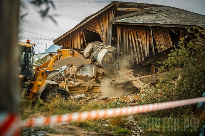 В Якутске сносятся аварийные дома