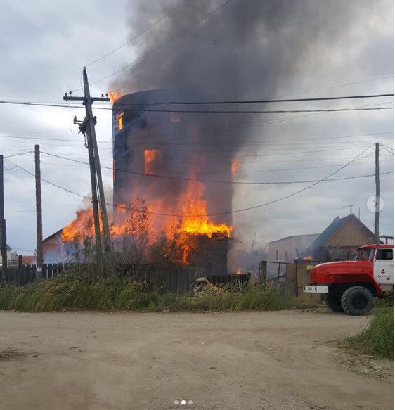В Сайсарах горит знаменитая недостроенная башня (+видео)