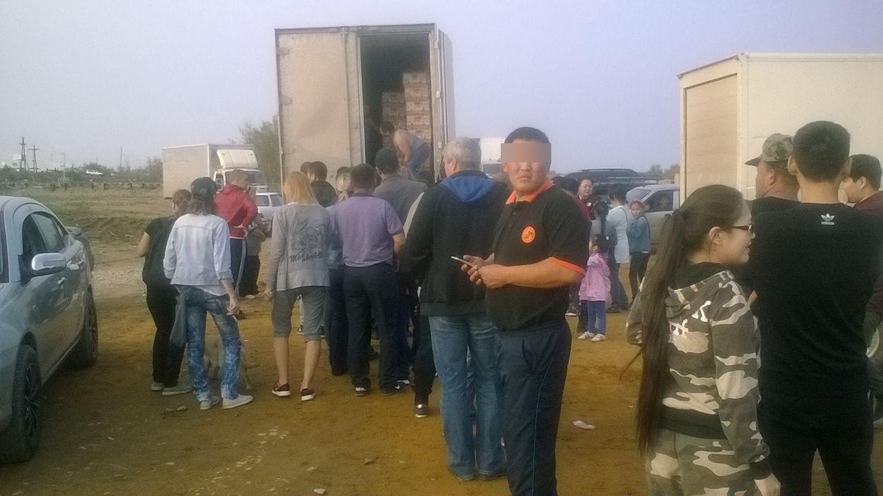 Жители Якутска выстроились на переправе за дешевыми бананами (+видео)