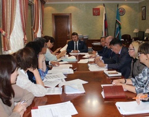 В правительстве Якутии обсуждены вопросы повышения зарплаты