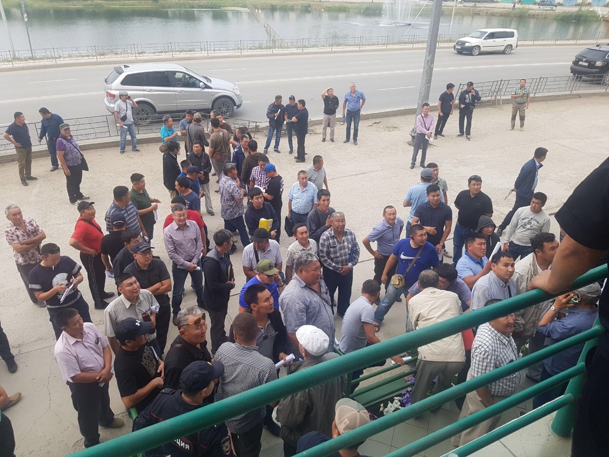 Минприроды Якутии: "Очередь, создаваемая охотниками, организовывается самими охотниками"