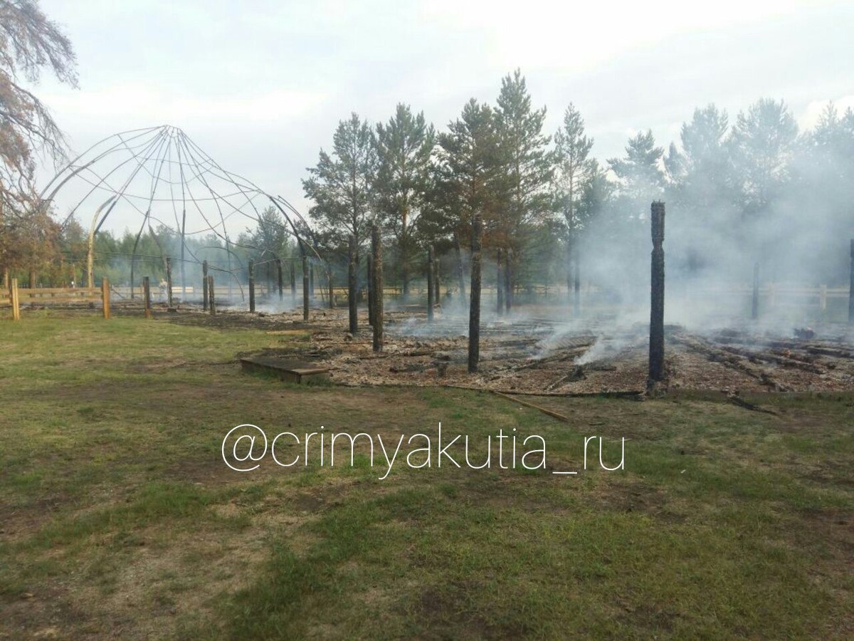В Бердигестяхе сгорели две урасы