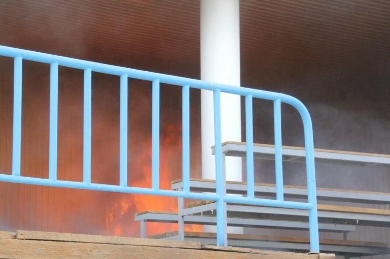 В воскресенье загорелся мусор на трибунах ипподрома ЯГСХА