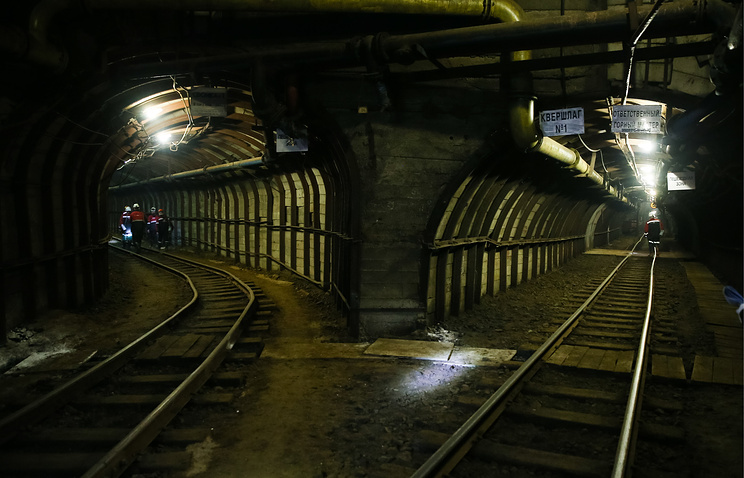 В Якутии на шахте рудника "Мир", где находятся 150 человек, прорвало воду