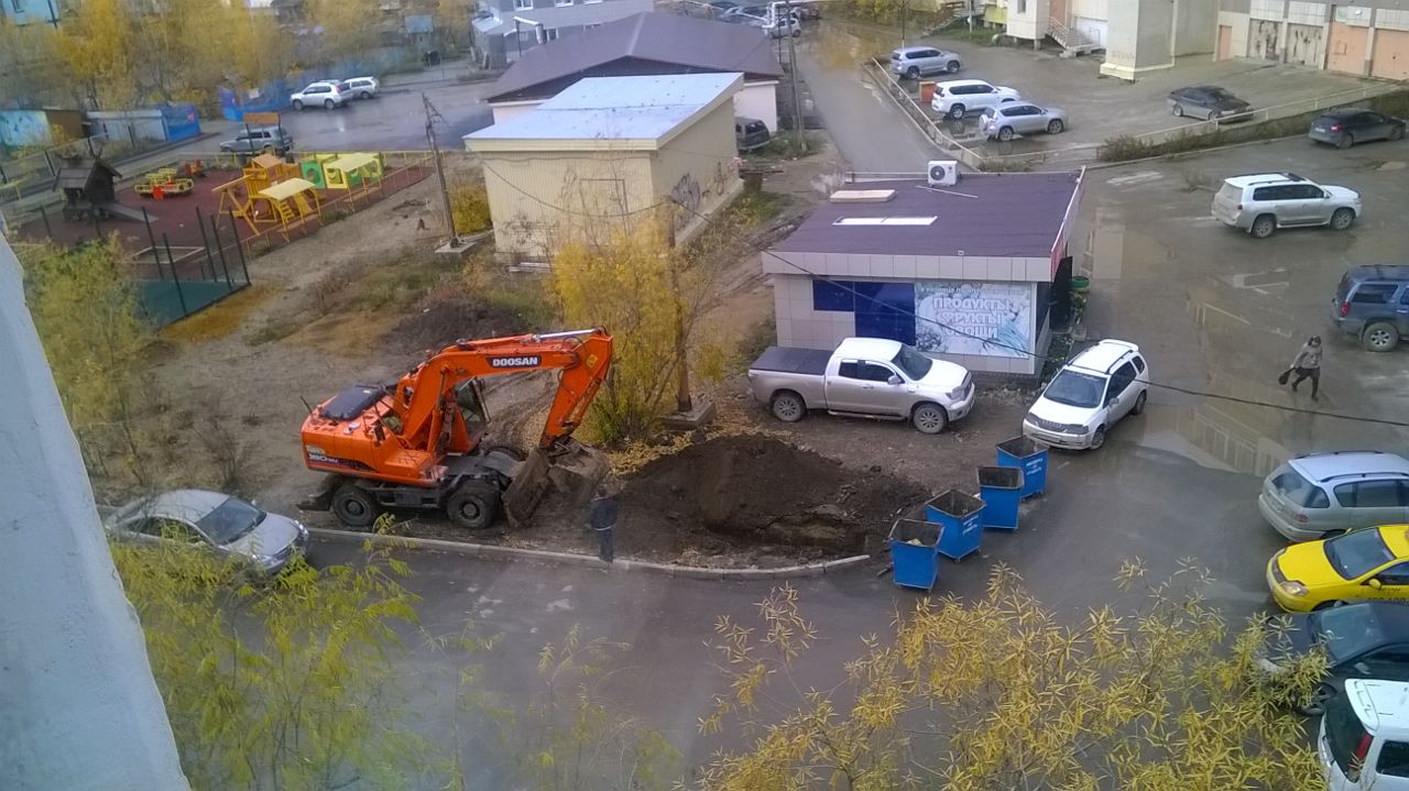 В Якутске жильцы дома по Дзержинского заблокировали подъезды к месту строительства подстанции (+видео)
