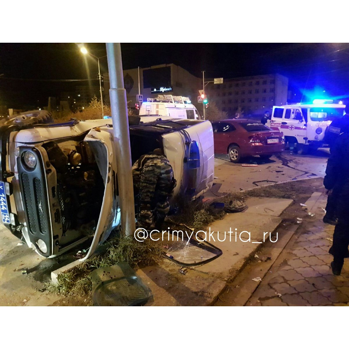 В Якутске ночью произошло смертельное ДТП с участием УАЗ ОМОН и такси "InDriver" (+видео)
