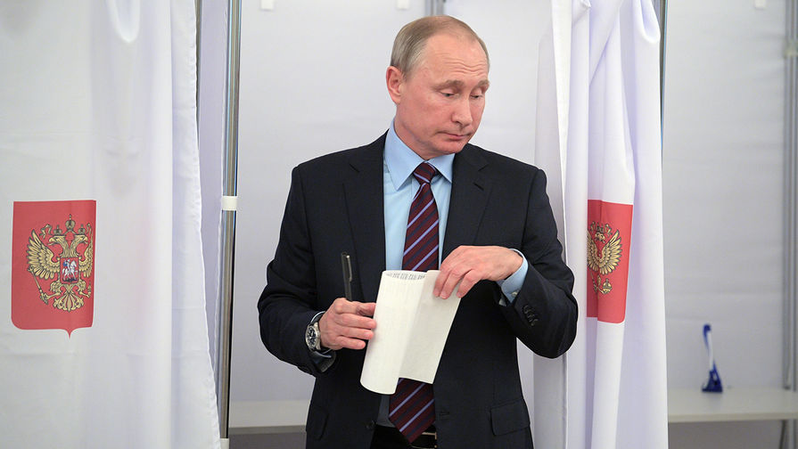 СМИ предположили, что выдвижение Путина в президенты может пройти в "два этапа"