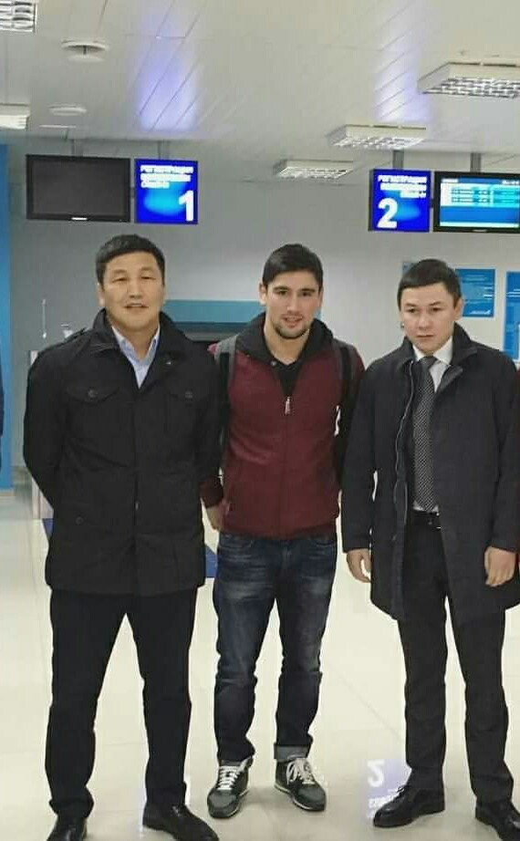 Фотофакт: Олимпийский чемпион Владимир Хинчегашвили в Якутске