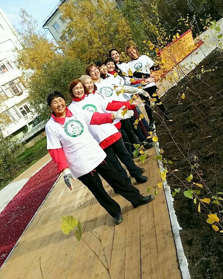 Жители двора в Якутске провели party-субботник с фитнесом и чаепитием