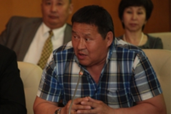 В 2013 году депутат Ил Тумэна Николай Румянцев задерживался за пьяную езду