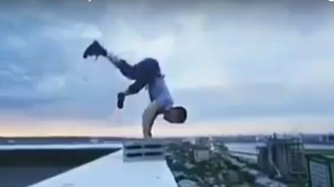 Видеофакт: опасные трюки жителя Якутска