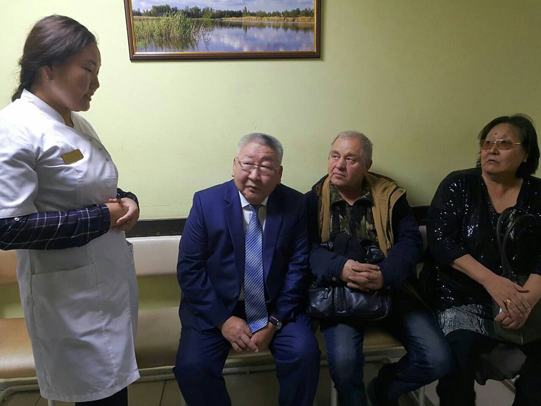 Егор Борисов заглянул в глазную поликлинику на Свердлова
